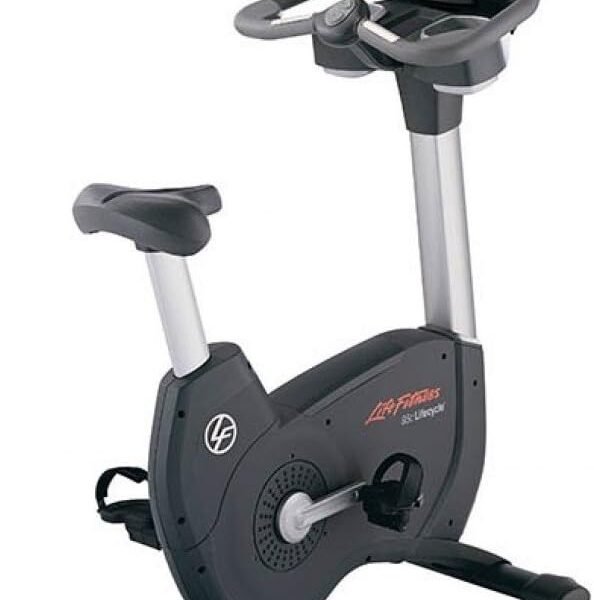Life Fitness 95c Achieve Lifecycle Upright Bike/ Used